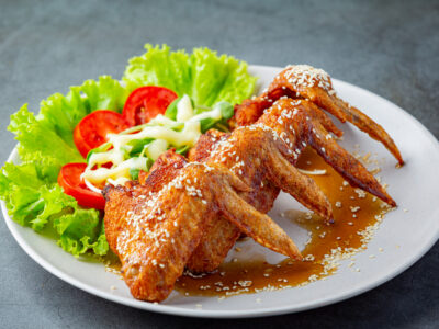 how much protein in one chicken wing